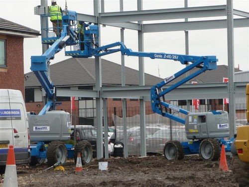 雨湖自行曲臂升降車(chē)出租多少錢(qián)一天出租的不只是設(shè)備,是施工的信心